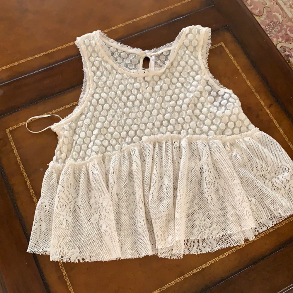 Free people cute lacy top.